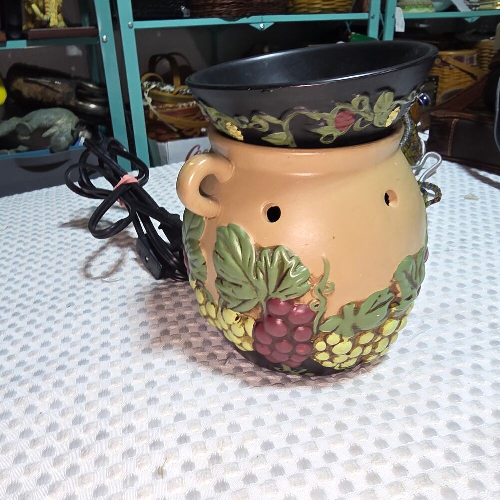 SCENTSY GRAPEVINE FULL SIZE WAX FRAGRANCE DIFFUSER WARMER